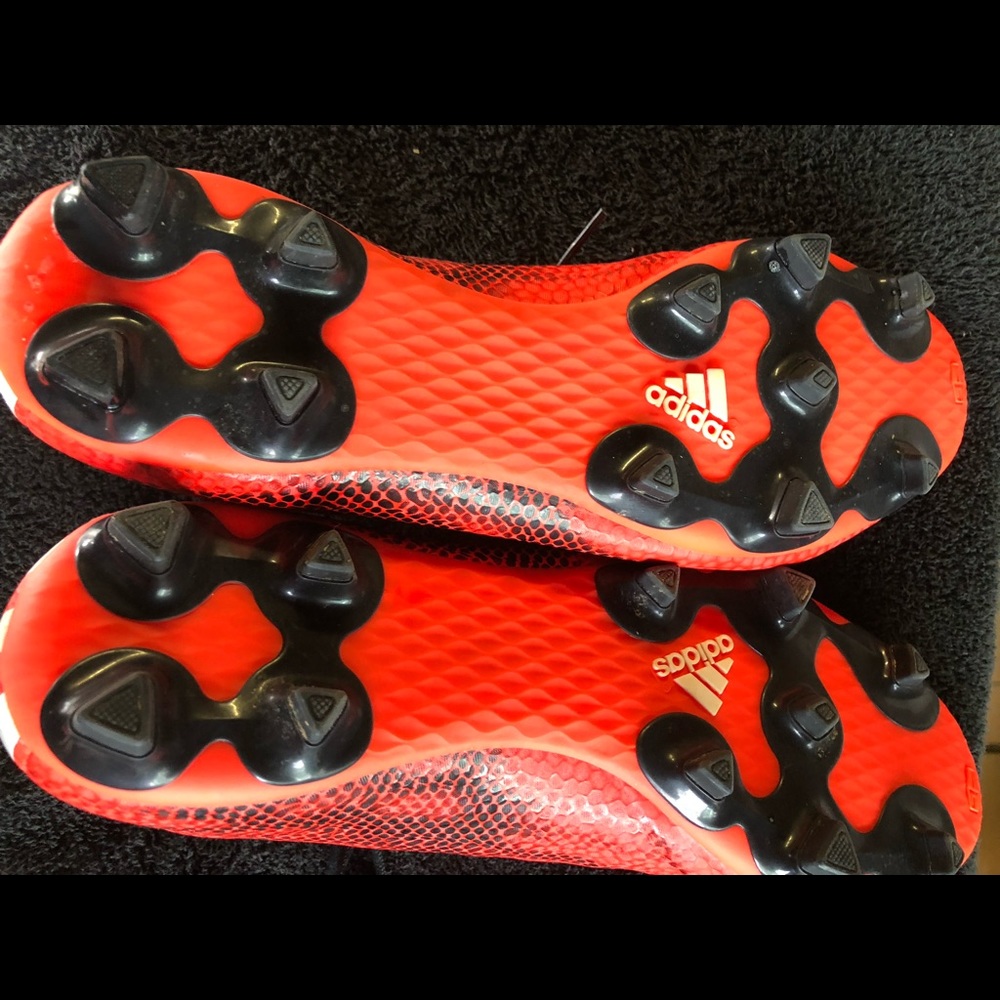 Adidas F10 soccer cleats - Picture 2 of 6